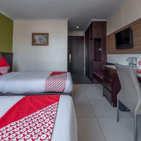 Oyo 628 Losari Metro Makassar Exterior foto