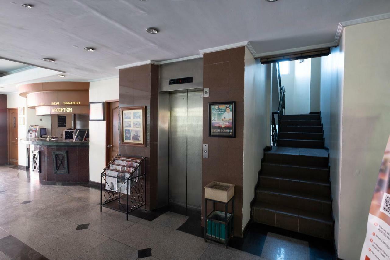 Oyo 628 Losari Metro Makassar Exterior foto