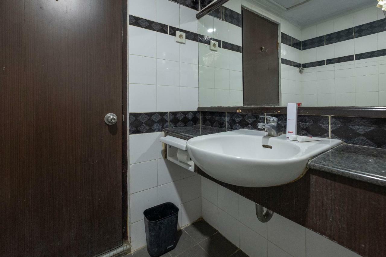 Oyo 628 Losari Metro Makassar Exterior foto